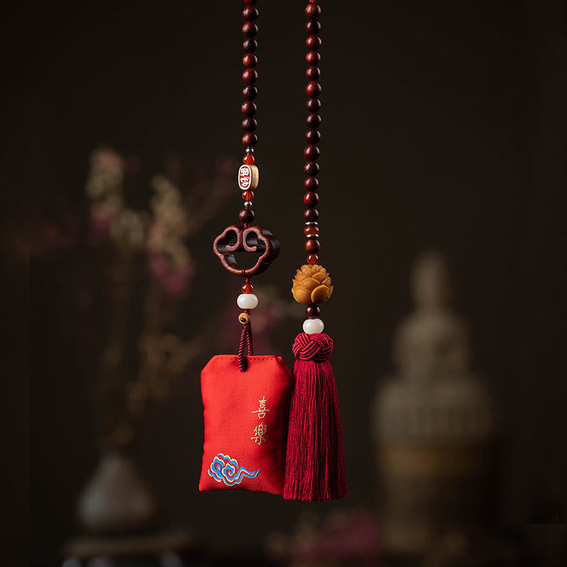 Décoration de voiture à suspendre en sachet de lotus en bois de santal rouge tibétain