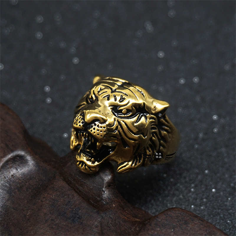 Bague tête de tigre en acier titane pour l'équilibre et l'énergie calme