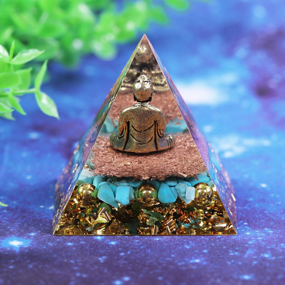Pyramide d'orgone turquoise Bouddha tranquille