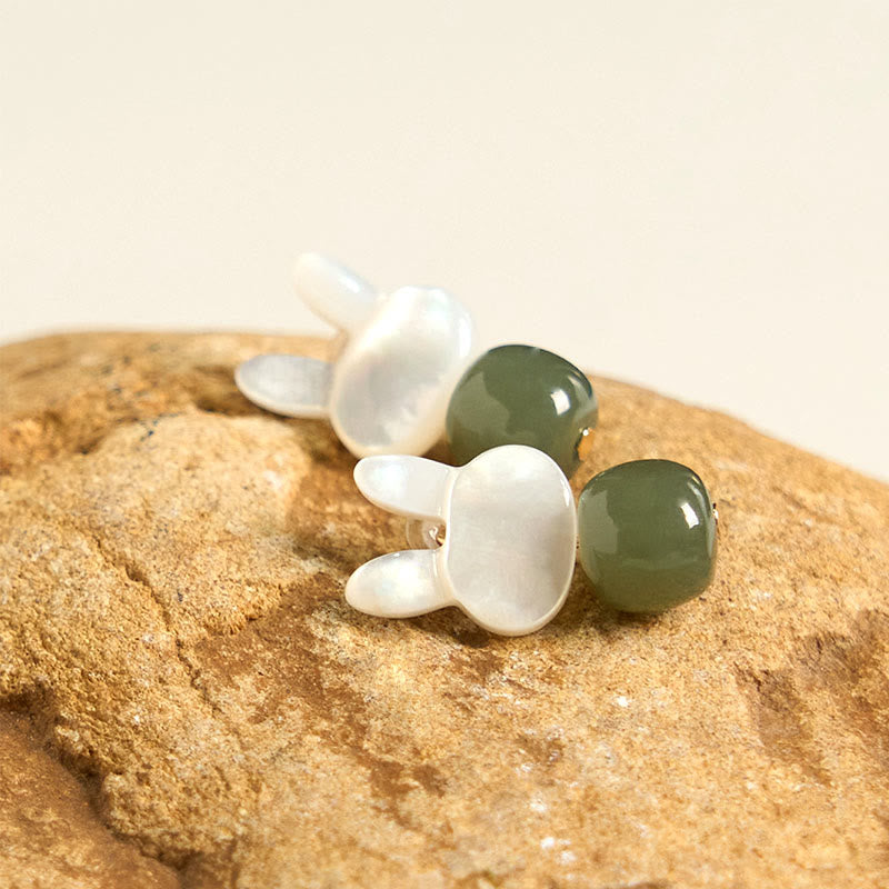 Boucles d'oreilles lapin porte-bonheur en pierre de Tridacna et jade Hetian