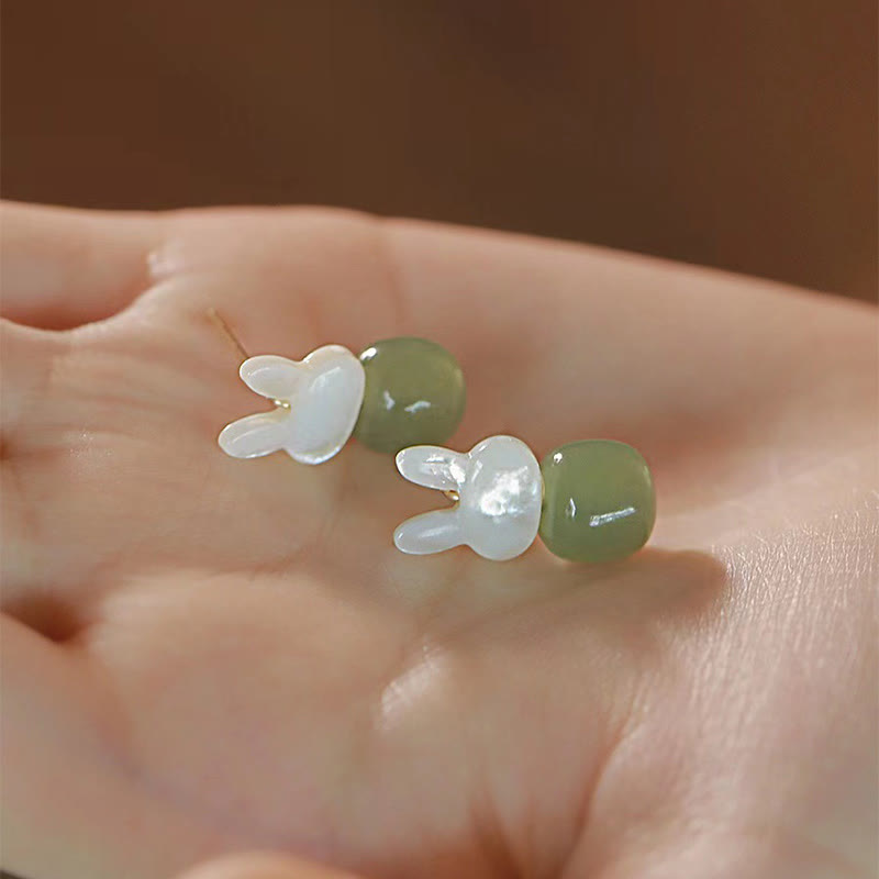 Boucles d'oreilles lapin porte-bonheur en pierre de Tridacna et jade Hetian