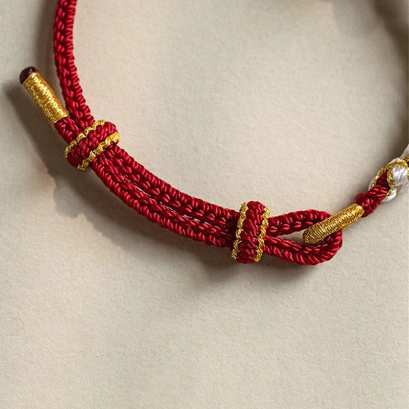 Bracelet en fil rouge avec nœud d'amour véritable pour la protection et la chance