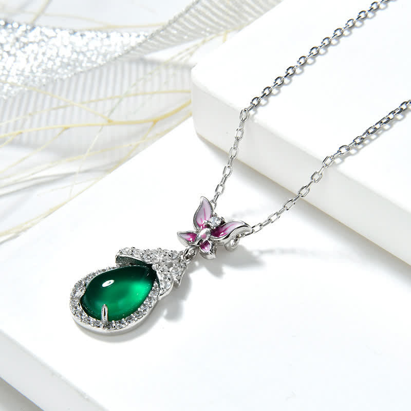 Collier unisexe Courage en calcédoine verte et papillon en argent ou or rose
