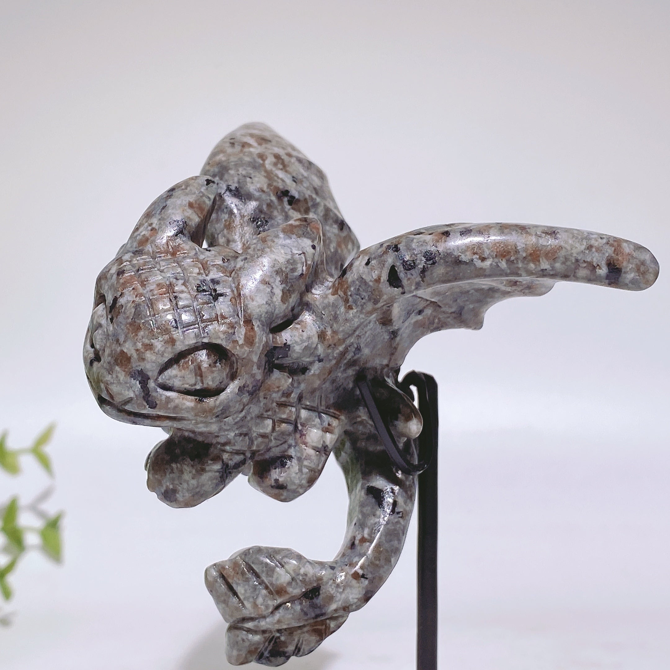 UV Reactive Yooperlite Toothless Crystal Carving 3.1x3.8in