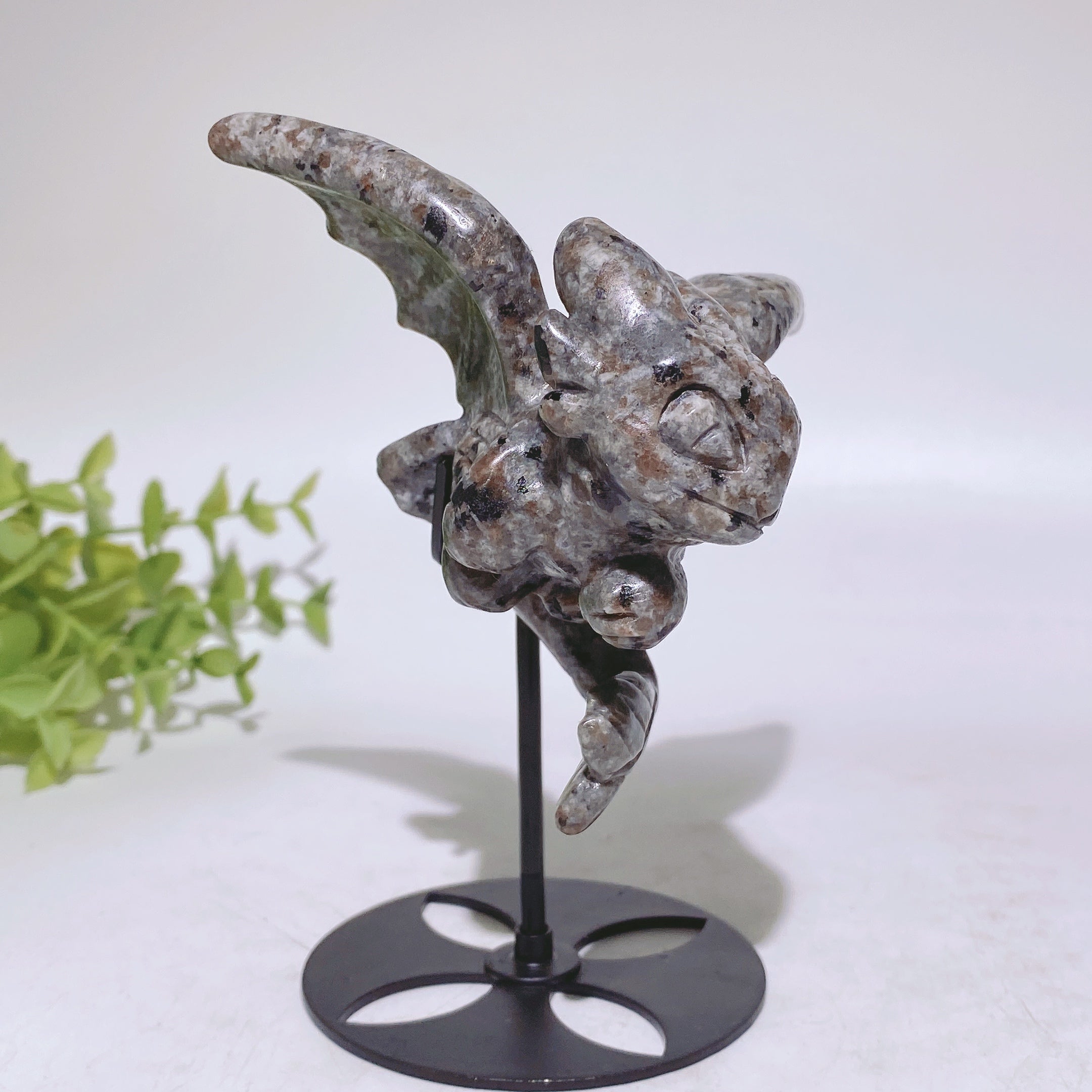 UV Reactive Yooperlite Toothless Crystal Carving 3.1x3.8in
