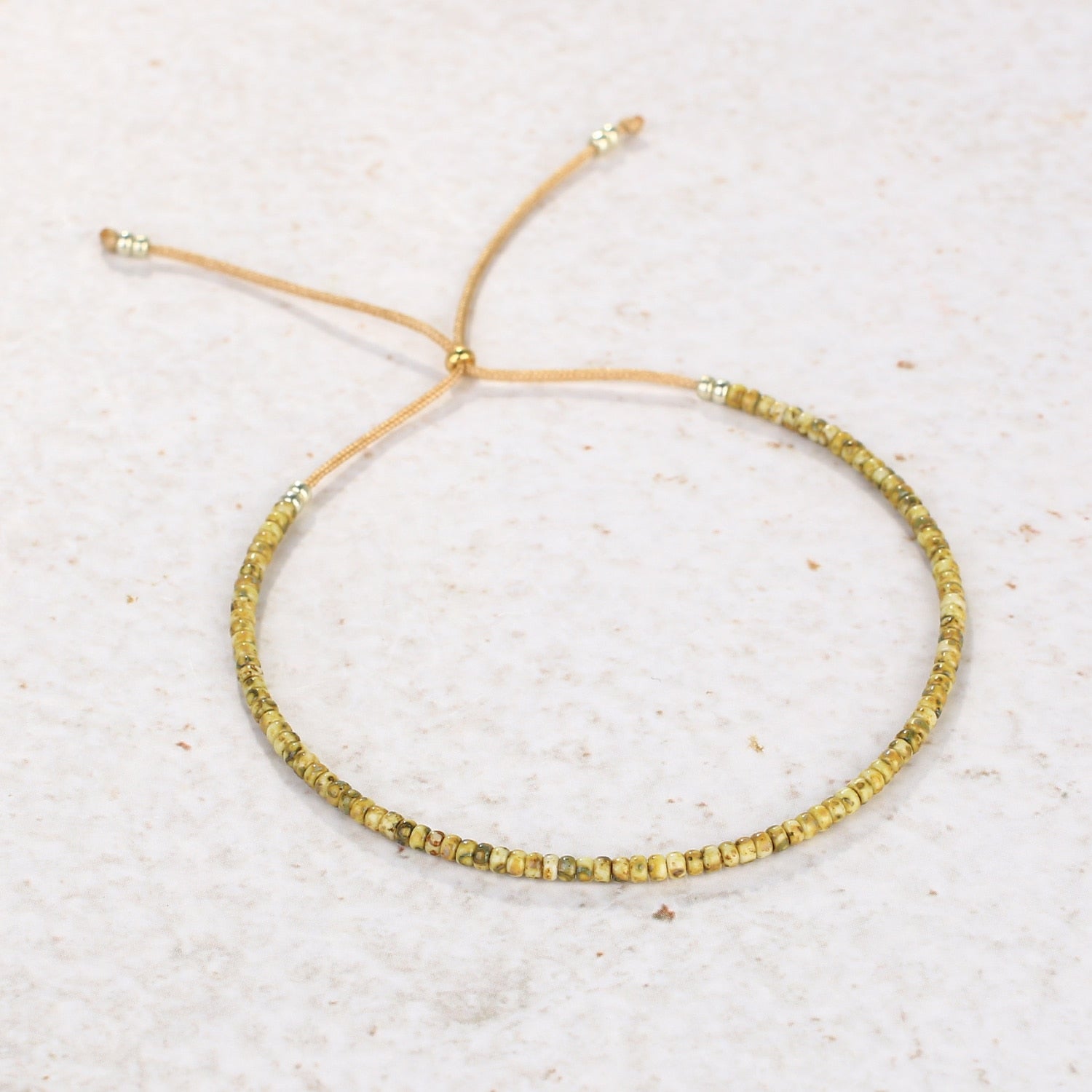 Bracelet en perles de rocaille Miyuki aux couleurs vives et ombrées au néon