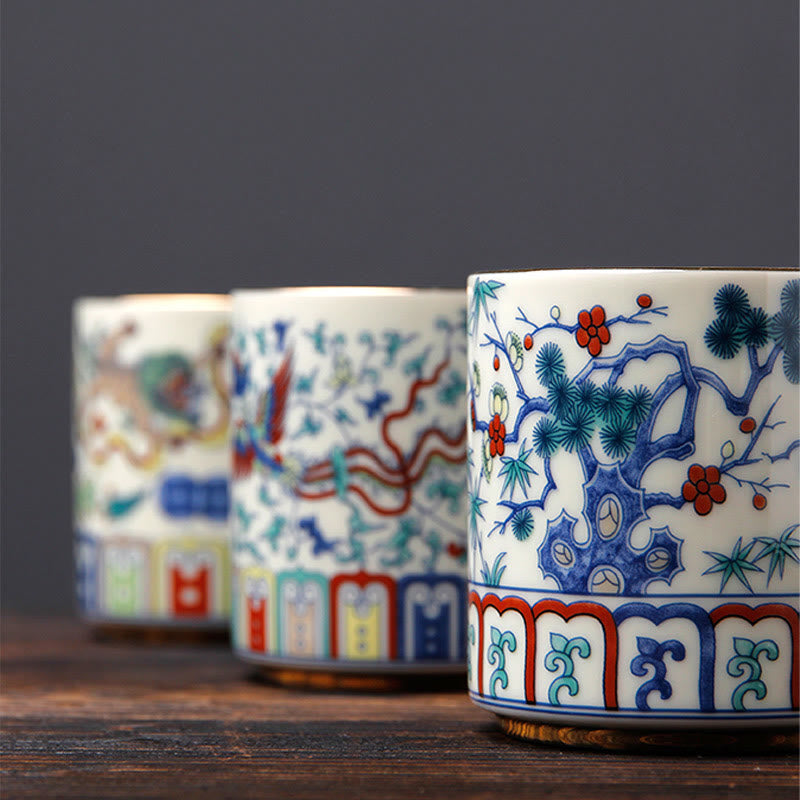 Tasse à thé vintage en céramique avec motifs de fleurs de prunier, de pin et de bambou