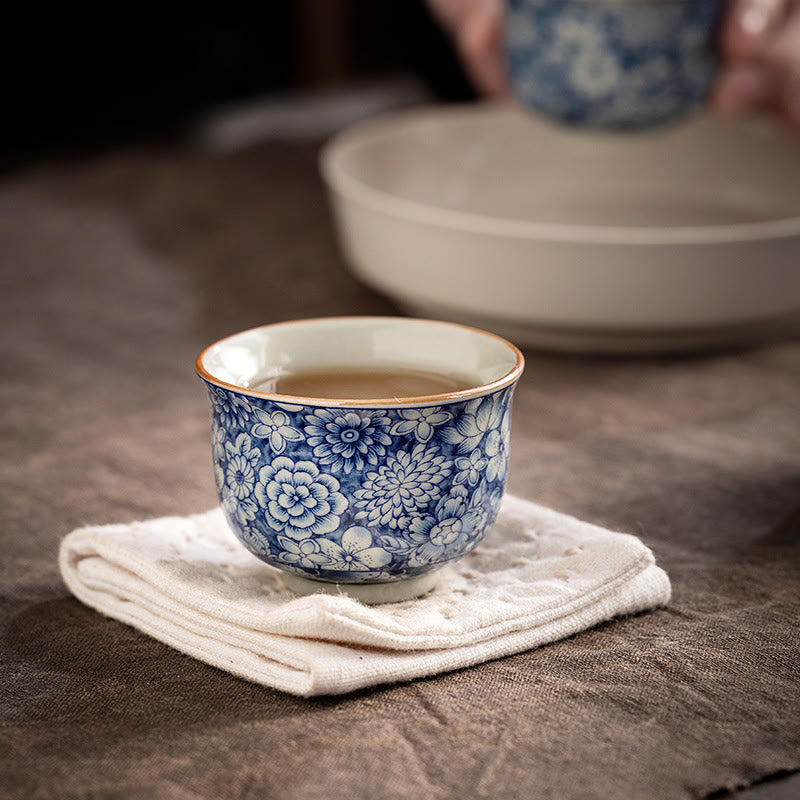 Tasse à thé vintage en céramique motif lotus | Vaisselle florale faite main