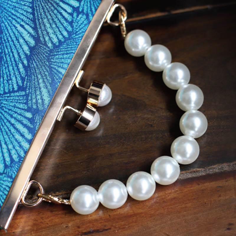 Sac à main vintage en métal nacré à motif de feuilles bleu paon