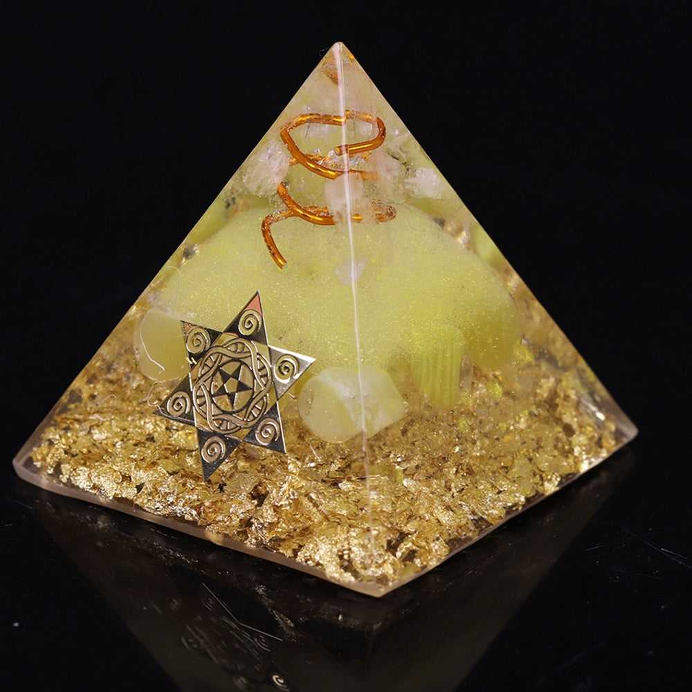 Pyramide d'orgonite de richesse et de prospérité