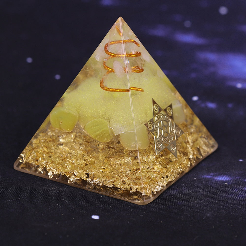 Pyramide d'orgonite de richesse et de prospérité