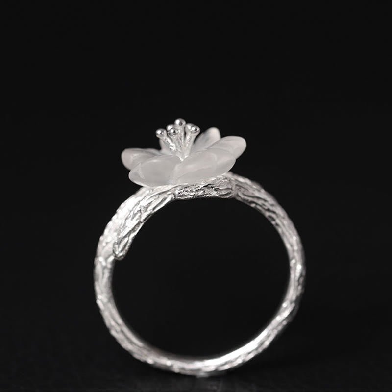 Bague de guérison réglable en cristal blanc avec fleur squelette