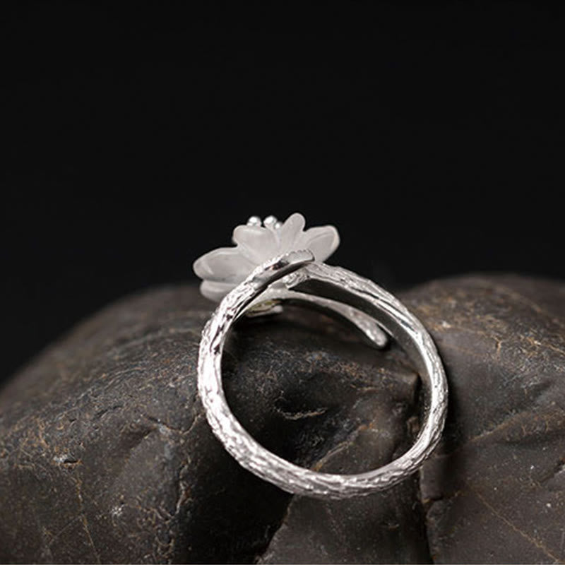 Bague de guérison réglable en cristal blanc avec fleur squelette