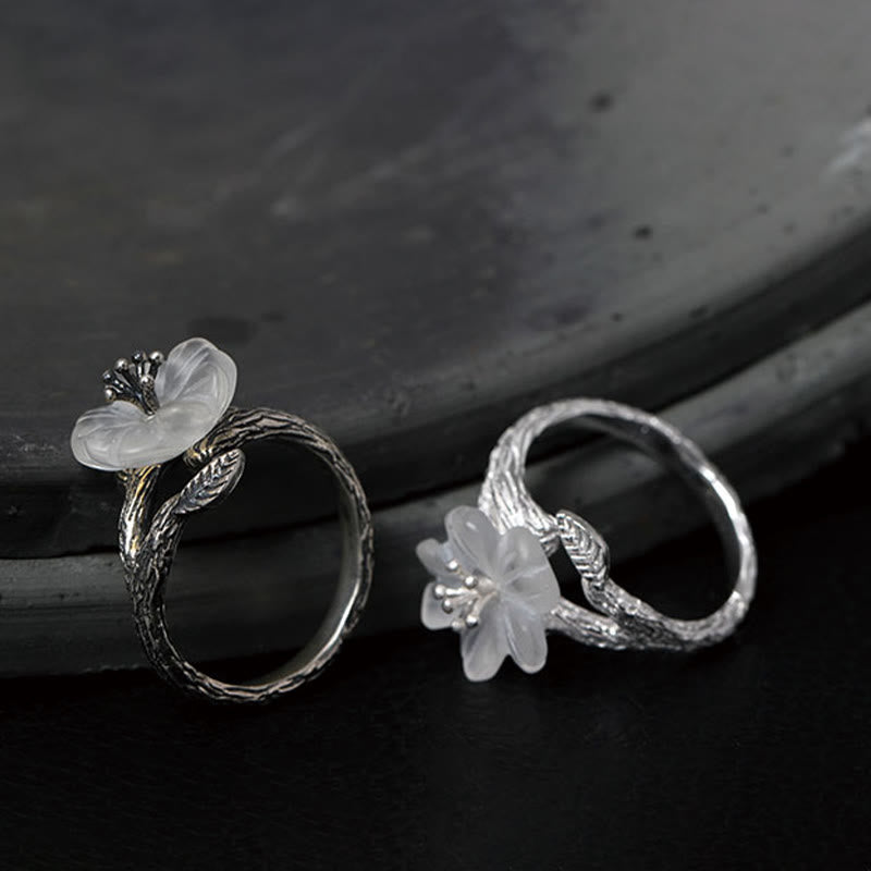Bague de guérison réglable en cristal blanc avec fleur squelette
