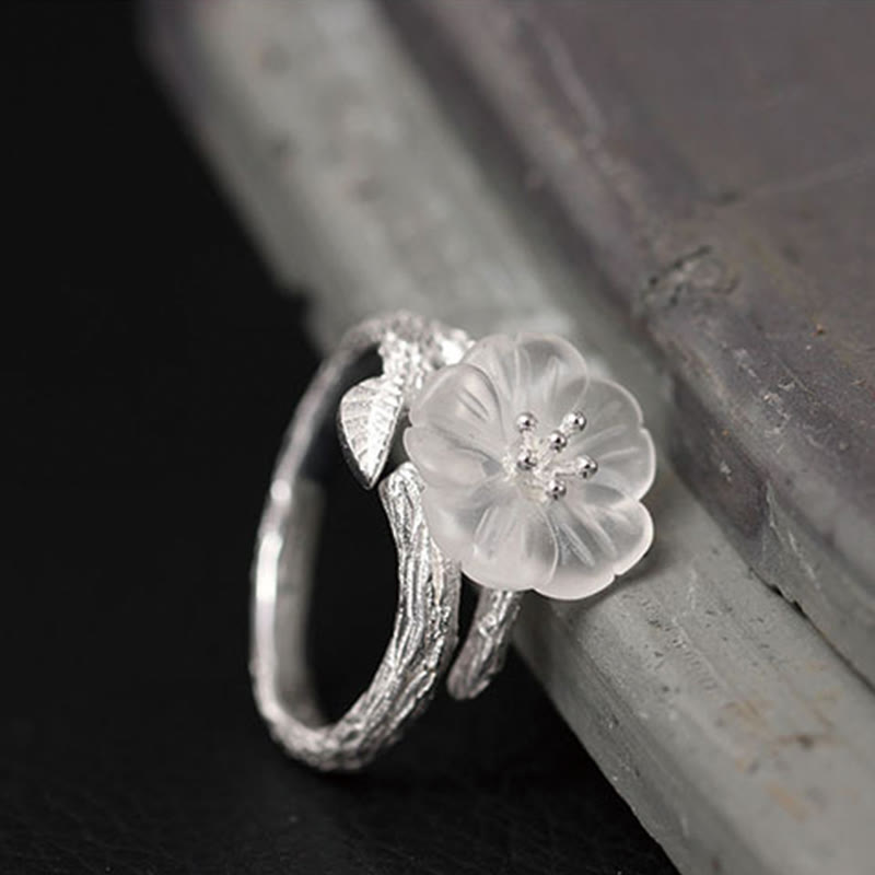 Bague de guérison réglable en cristal blanc avec fleur squelette