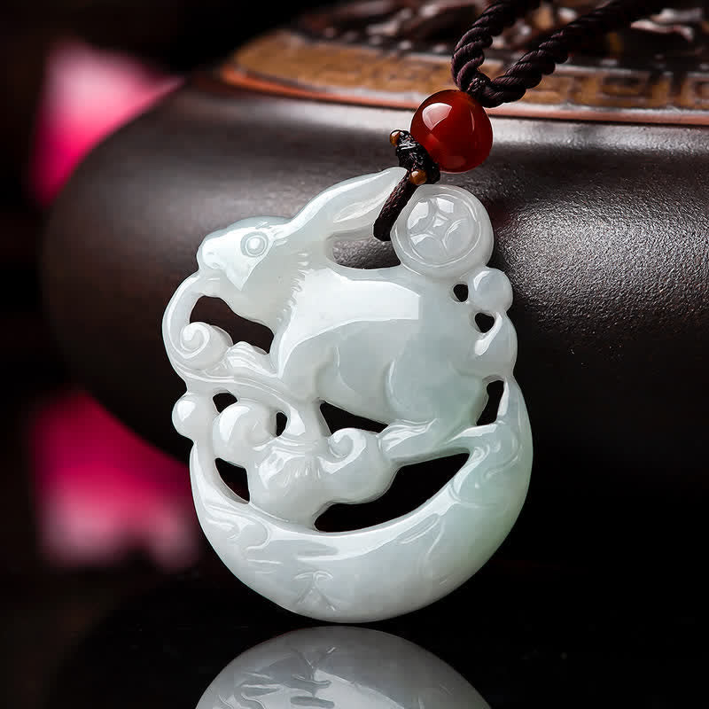 Collier pendentif croissant de lune en jade blanc pour la protection