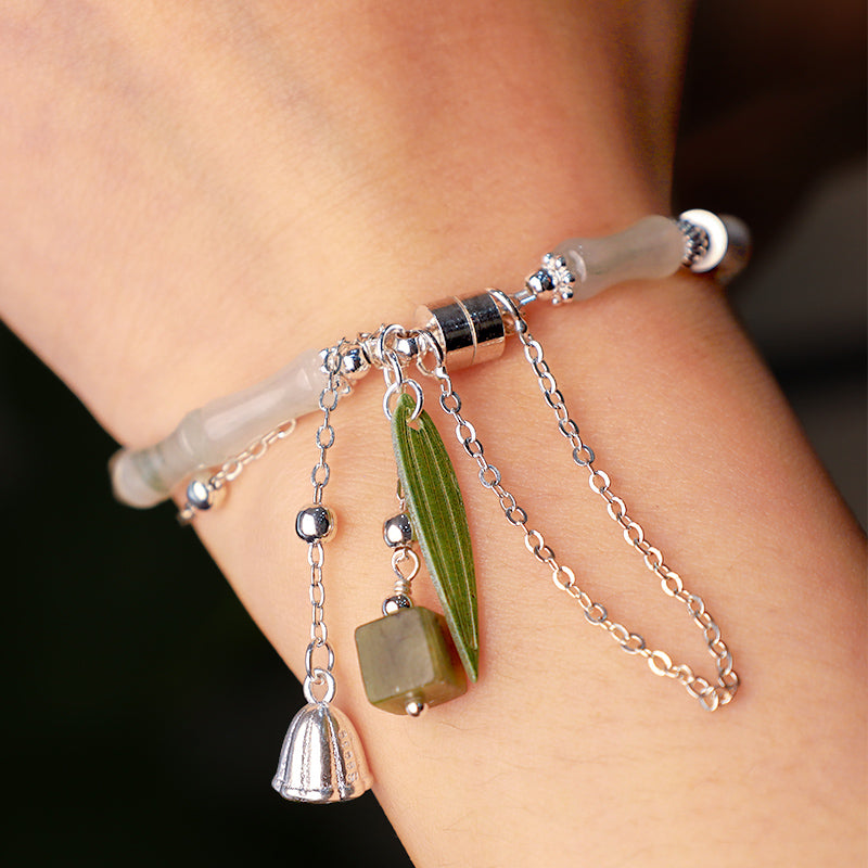 Bracelet du bonheur en jade blanc avec breloque lanterne en feuille de bambou