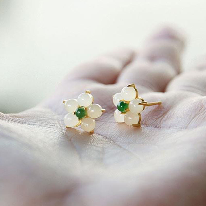 Boucles d'oreilles à tige en jade blanc porte-bonheur pour la protection