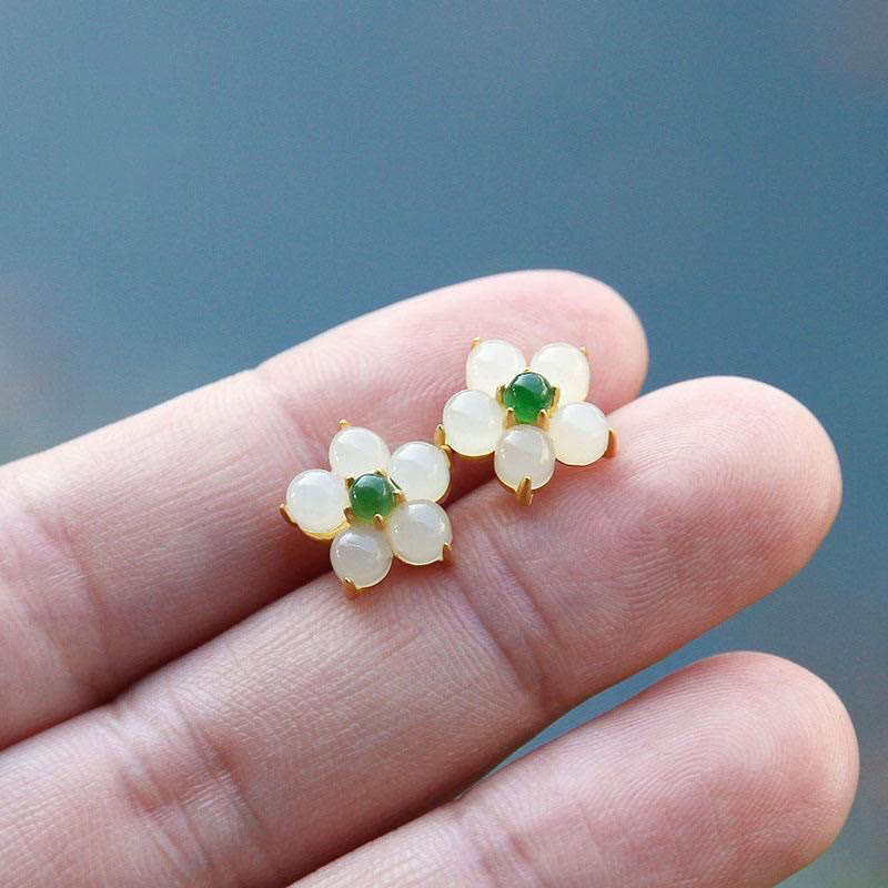 Boucles d'oreilles à tige en jade blanc porte-bonheur pour la protection