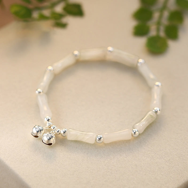 Bracelet porte-bonheur en jade blanc avec breloque en bambou
