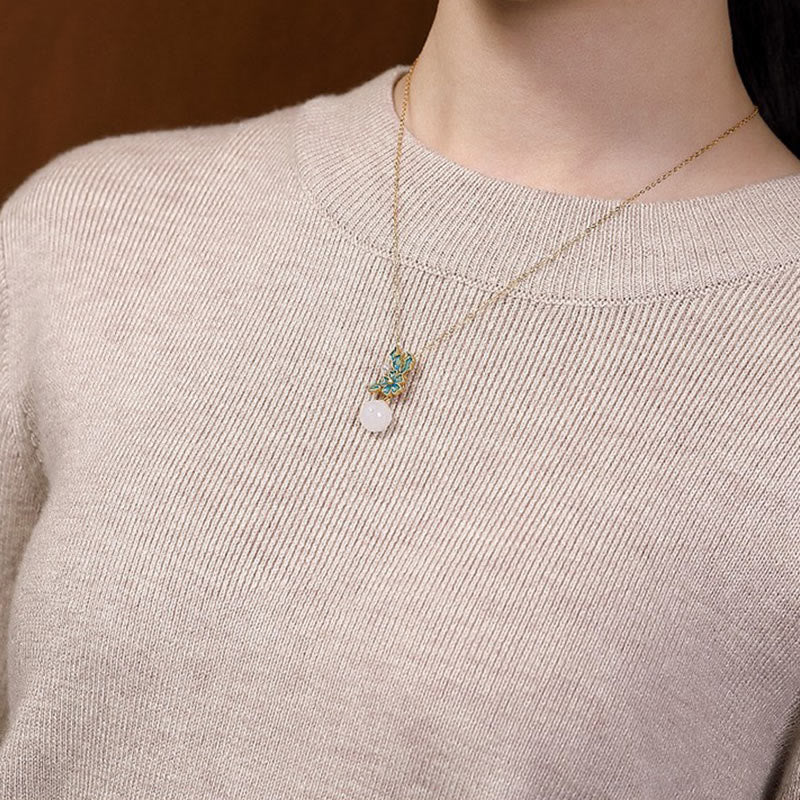 Collier, bague et boucles d'oreilles en jade blanc et argent avec perles de bénédiction