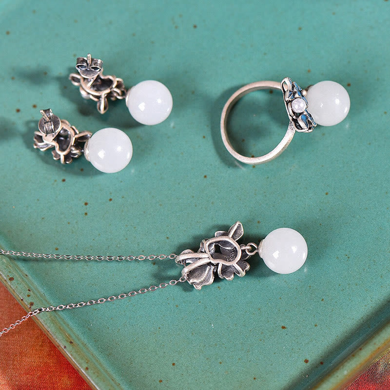 Collier, bague et boucles d'oreilles en jade blanc et argent avec perles de bénédiction