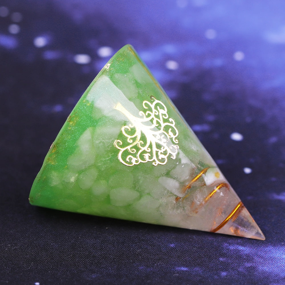 Pyramide de cône de guérison en quartz blanc