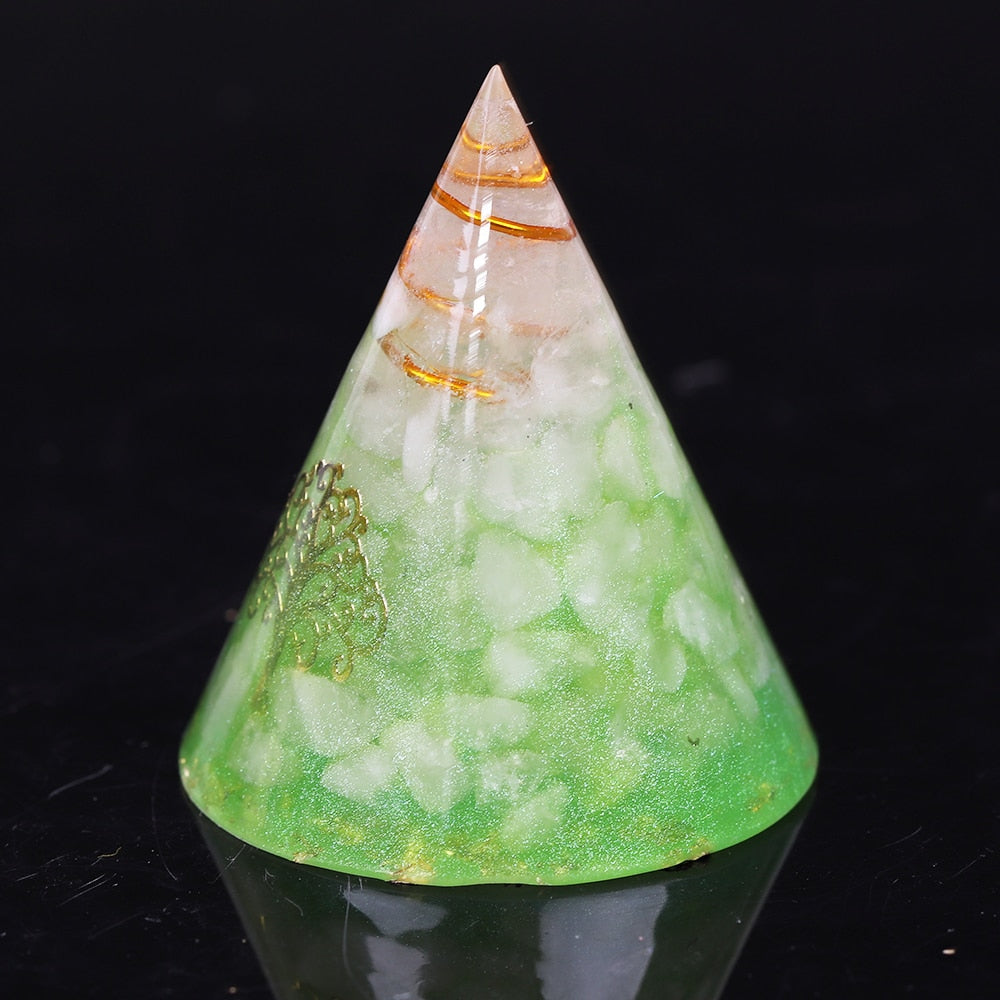 Pyramide de cône de guérison en quartz blanc