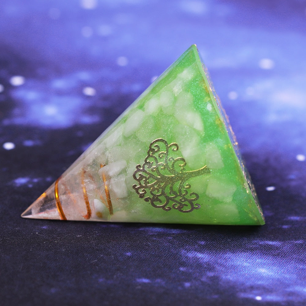 Pyramide de cône de guérison en quartz blanc
