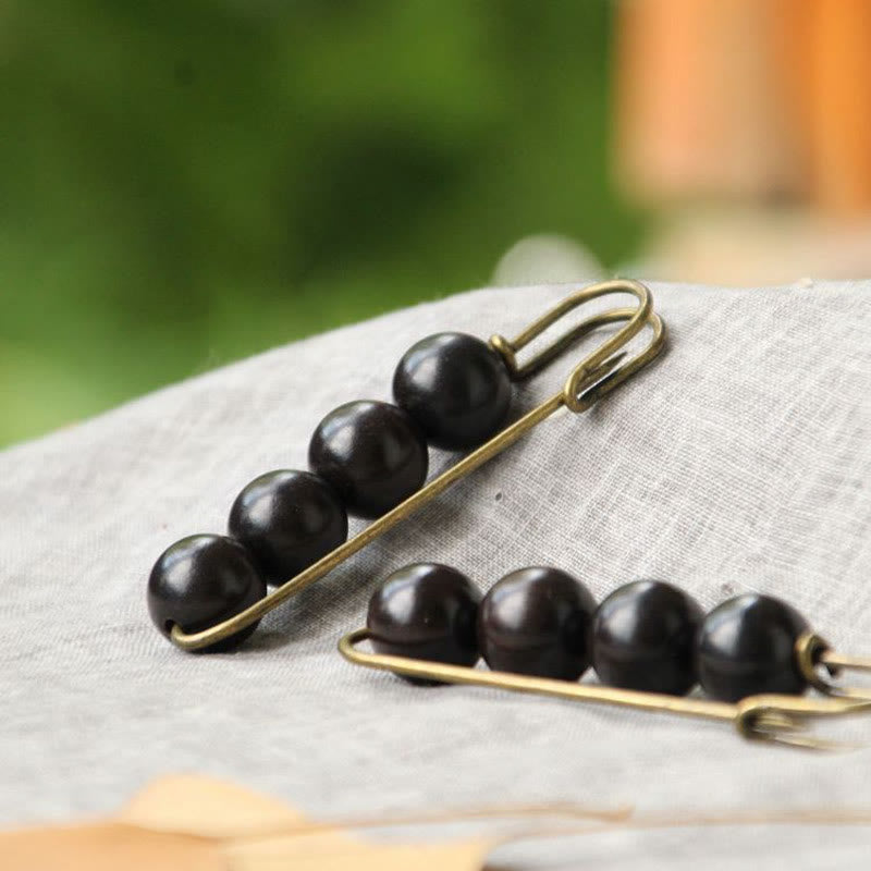 Broche de guérison en bois avec perles d'agathis alba en bois de santal