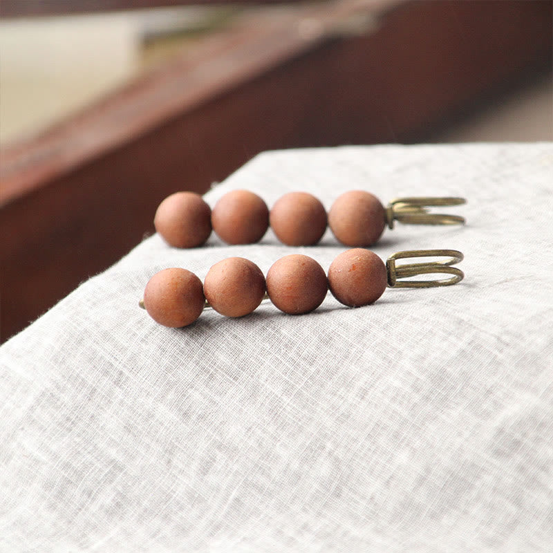 Broche de guérison en bois avec perles d'agathis alba en bois de santal