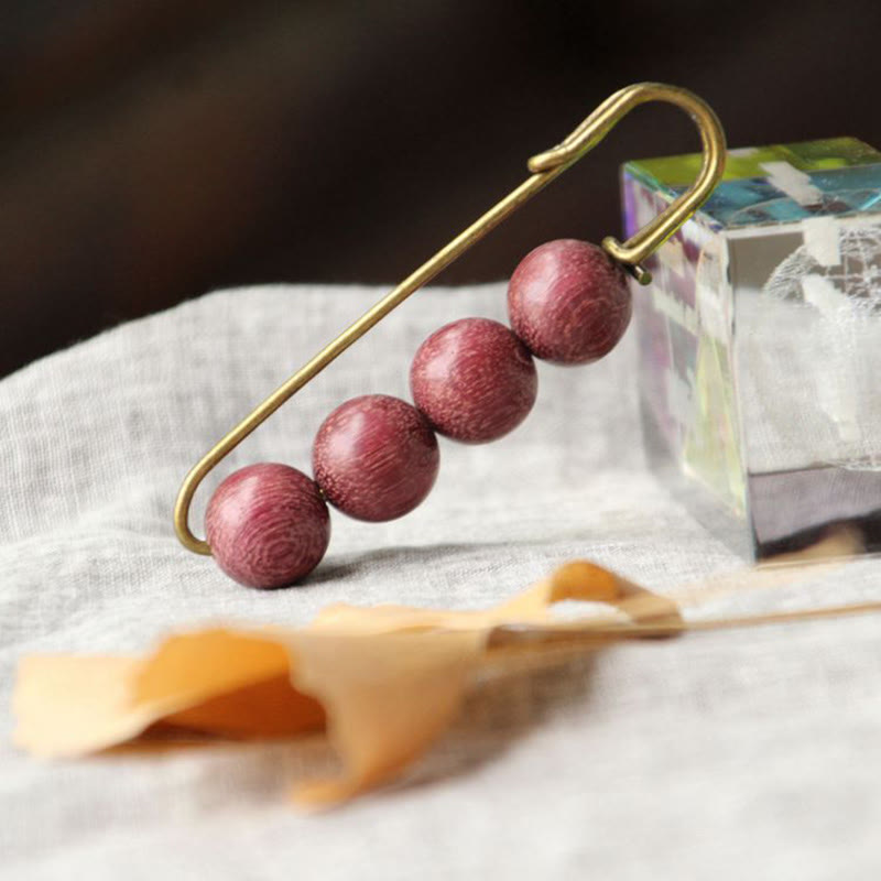 Broche de guérison en bois avec perles d'agathis alba en bois de santal