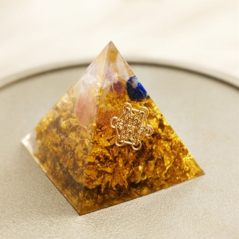 Pyramide d'orgone de l'Année de l'Abondance