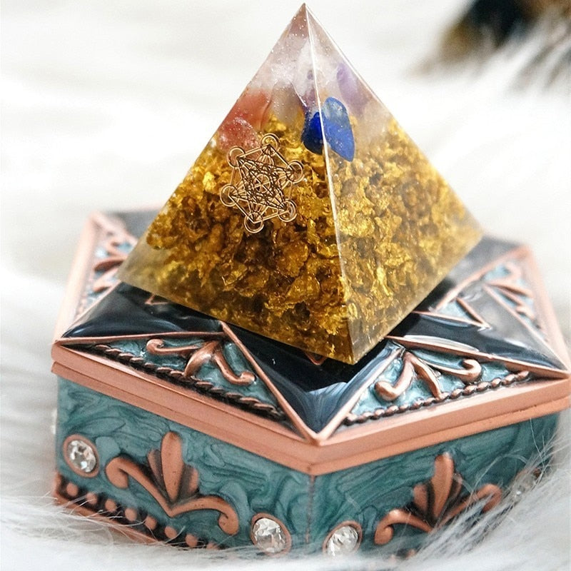 Pyramide d'orgone de l'Année de l'Abondance