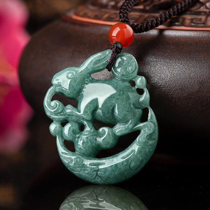 Collier croissant de lune porte-bonheur en jade de l'année du lapin