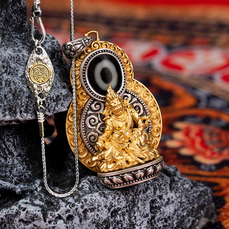 Pendentif collier jaune Jambhala Om Mani Padme Hum