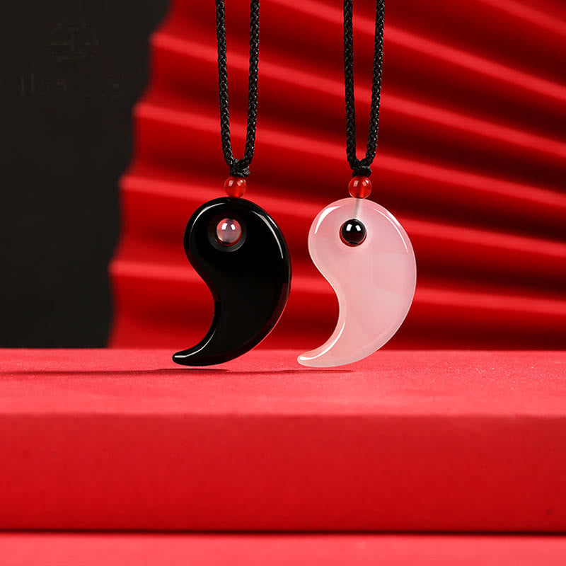Collier Yin Yang avec pendentif en onyx noir et agate blanche